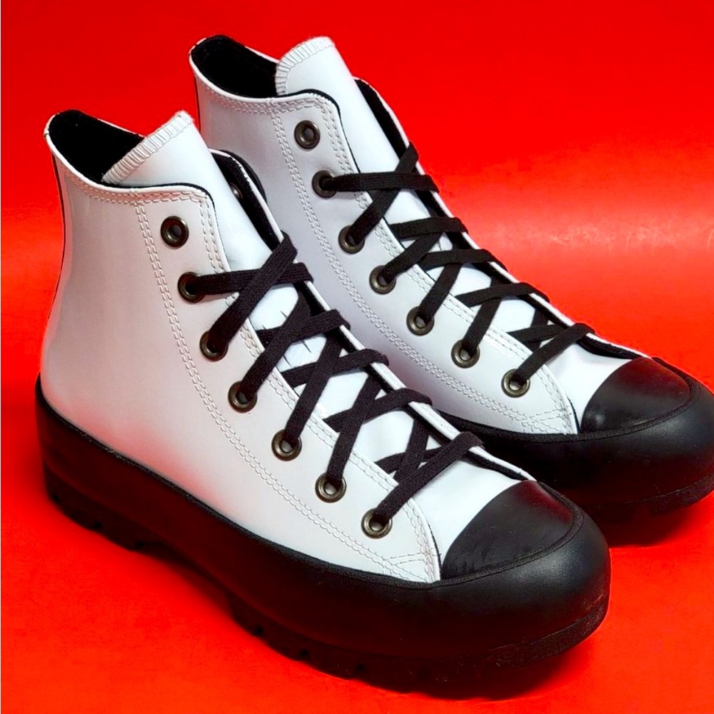 Converse Women's CTAS Lugged Hi Patent Leather 572570C White/Black